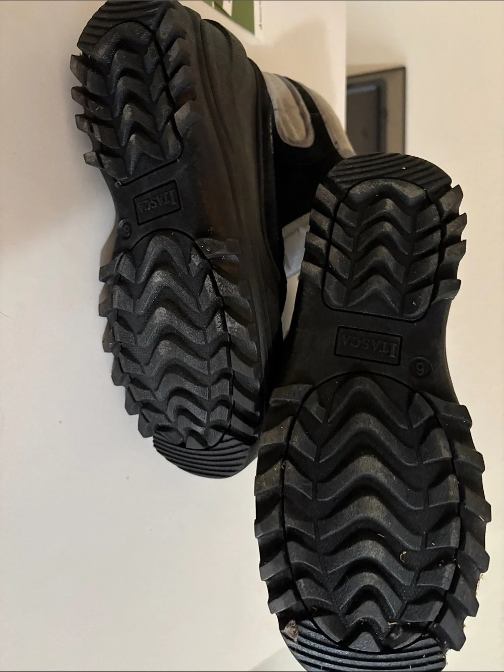 Itasca Black and Gray Kids Zip-Front Snow Boots
